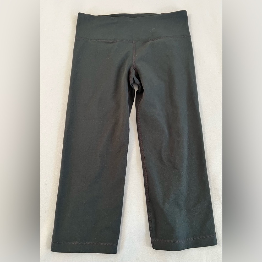 Under Armour Women's Small  Crop Leggings Black Training Gym Yoga‎